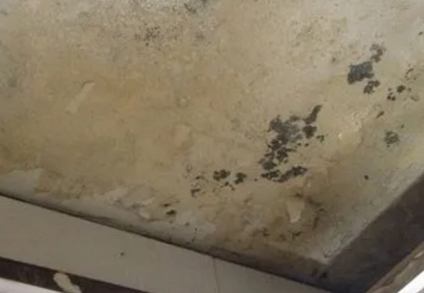 玉屏阳台漏水维修公司分享下玉屏卫生间渗水维修需要注意哪些问题。